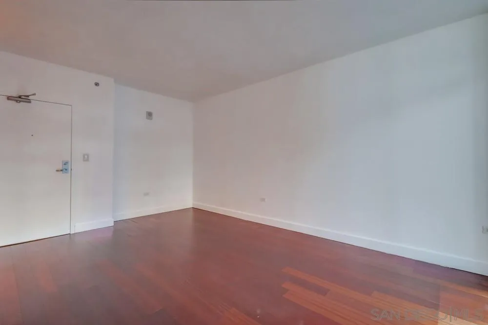Photo #4: 230022245 Listing 