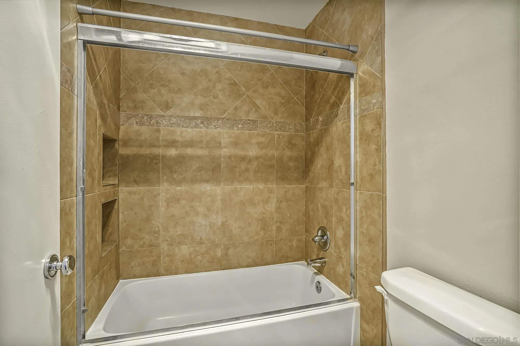 https://cdn.realtyfeed.com/cdn/127/230022283/1fa110444b22b0f8775f1b6f56730178.webp