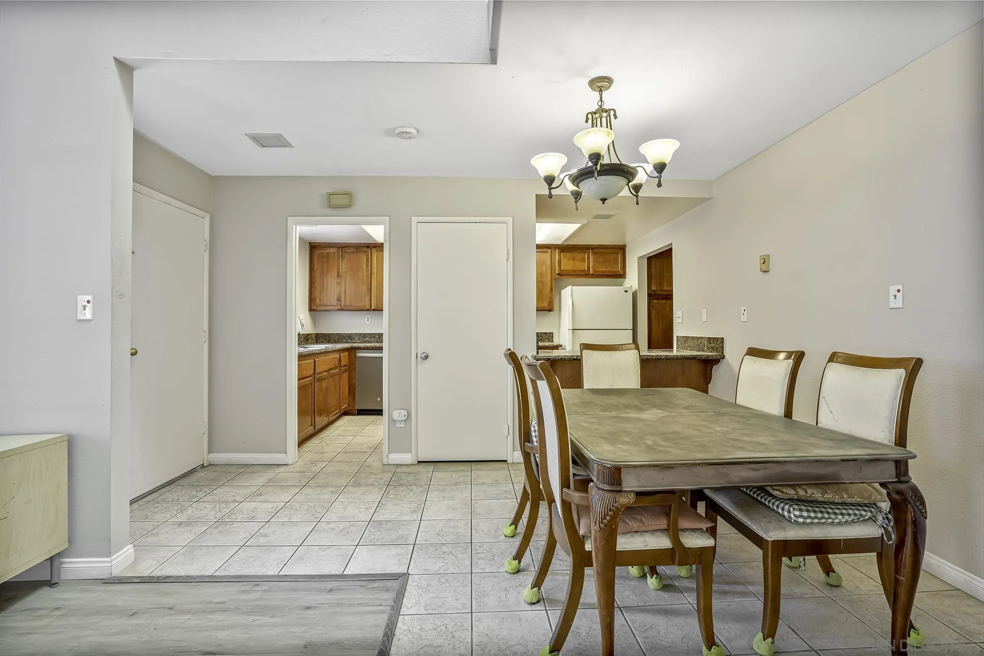 https://cdn.realtyfeed.com/cdn/127/230022283/748a198565d7541a8196f81005082211.webp