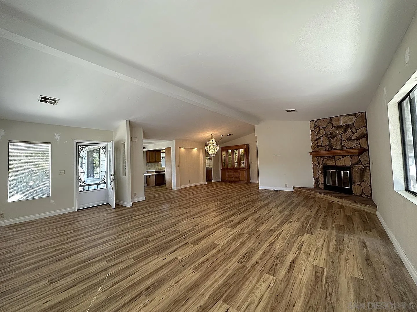 https://cdn.realtyfeed.com/cdn/127/230022299/fae3ed89ad0e12c92070f52252020b91.webp