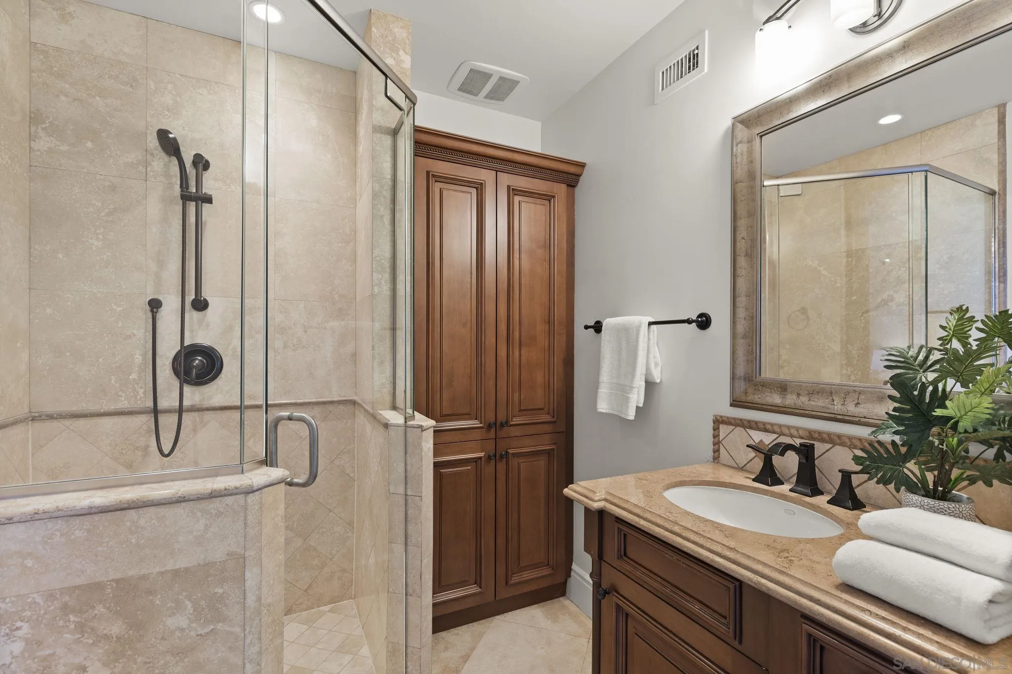 https://cdn.realtyfeed.com/cdn/127/230022311/7b47903178b6b70576494fe429857583.webp