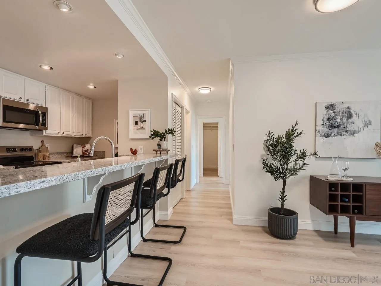 Photo #4: 230022353 Listing 