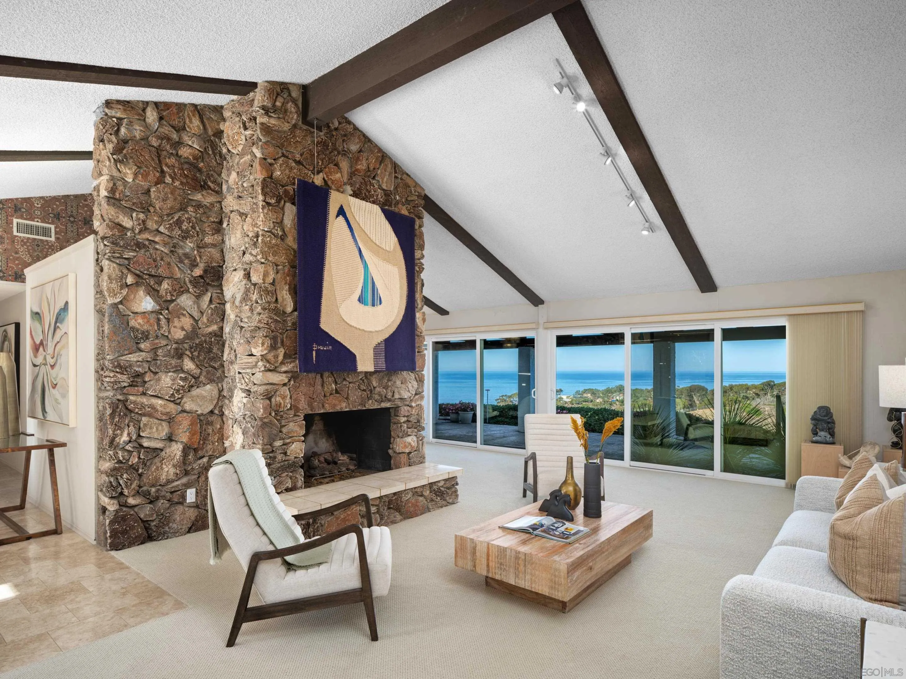 https://cdn.realtyfeed.com/cdn/127/230022368/59f320335c17737aa651e78faff47b72.webp