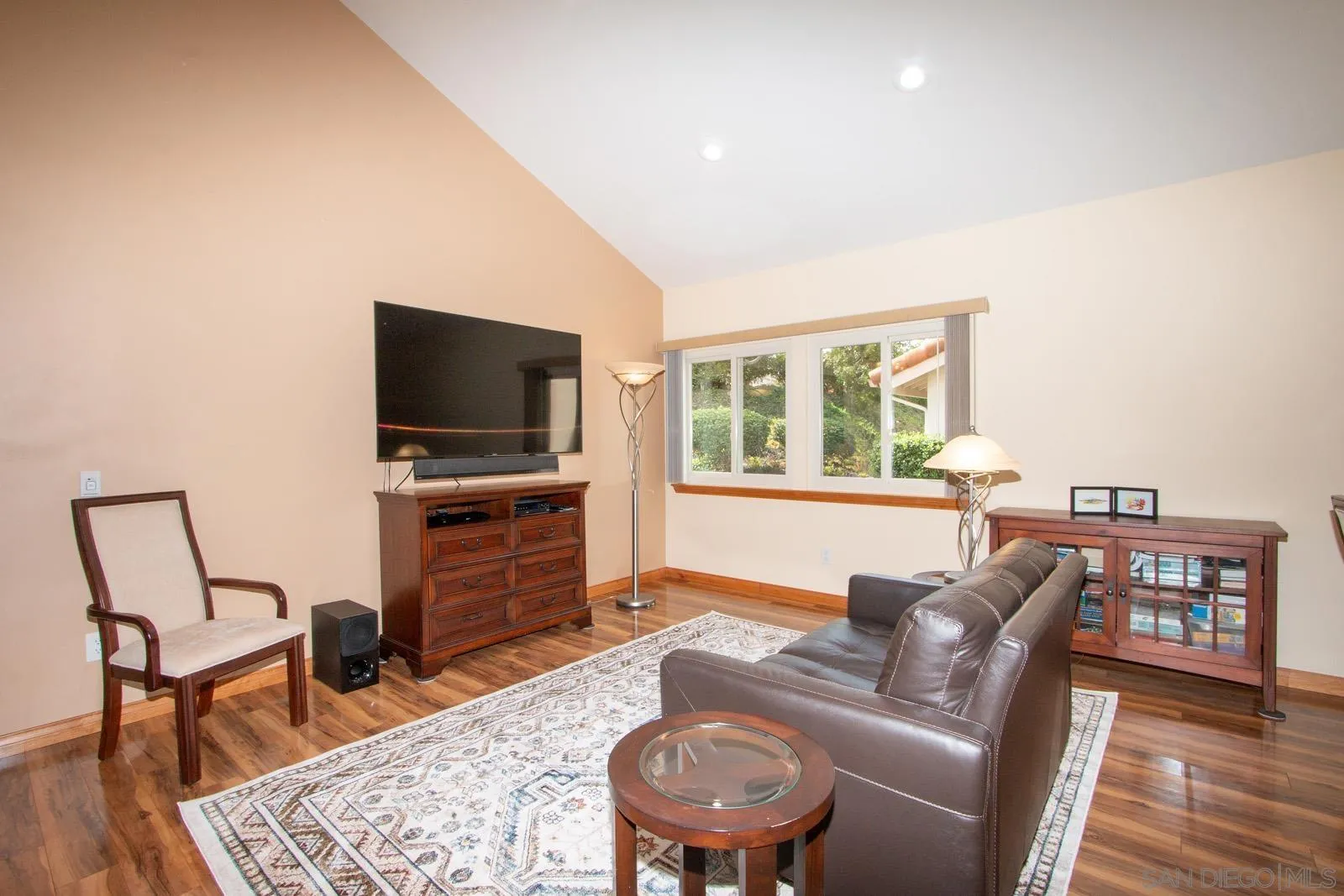 Photo #4: 230022402 Listing 