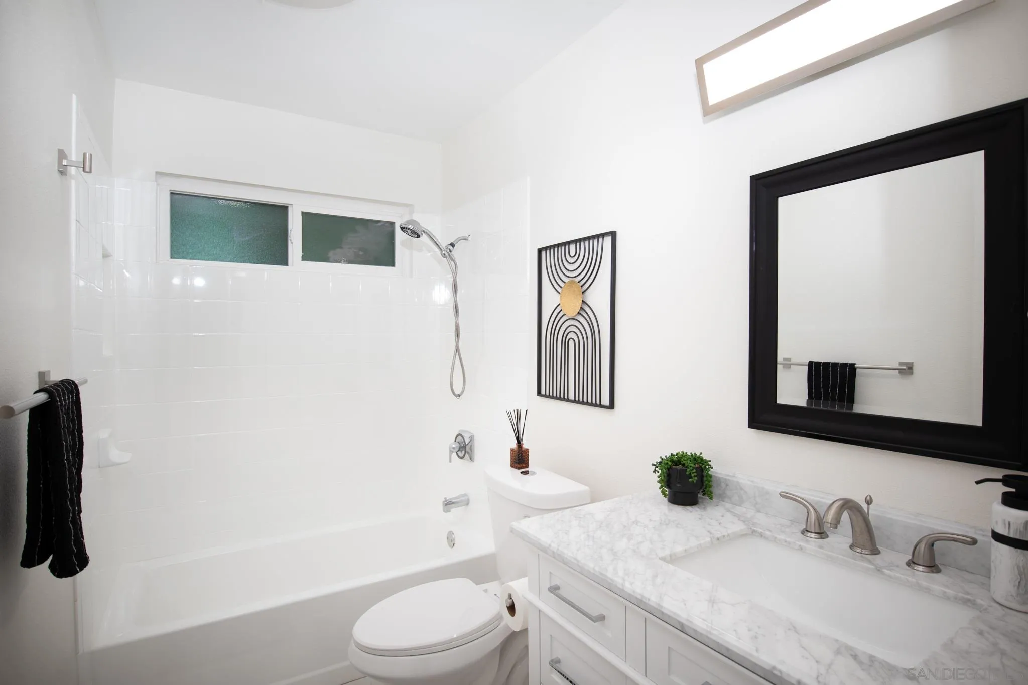 Photo #5: 230022599 Listing 