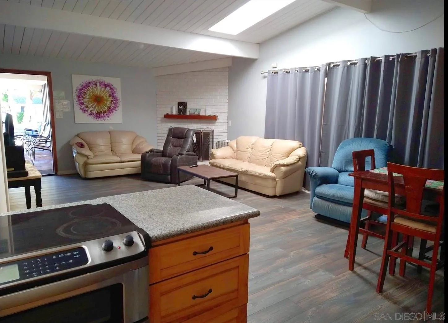 https://cdn.realtyfeed.com/cdn/127/230022680/2876bc36a942271c3b25a2935ed78418.webp