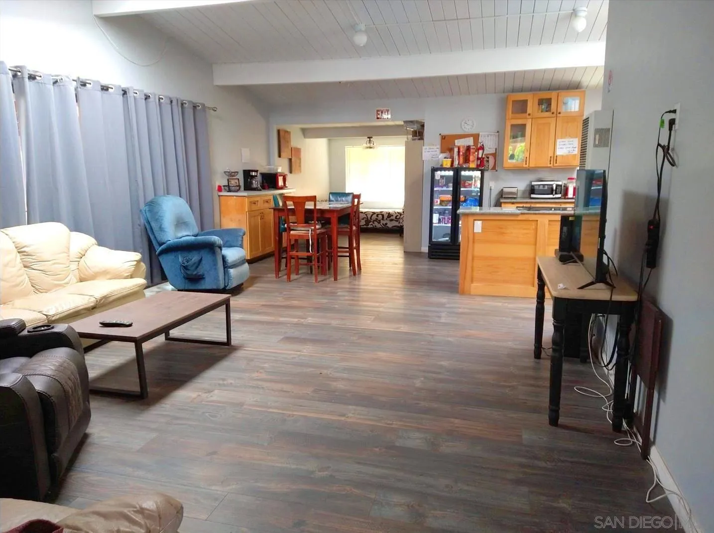 https://cdn.realtyfeed.com/cdn/127/230022680/7257940f998e7c31672e71f639848f2b.webp
