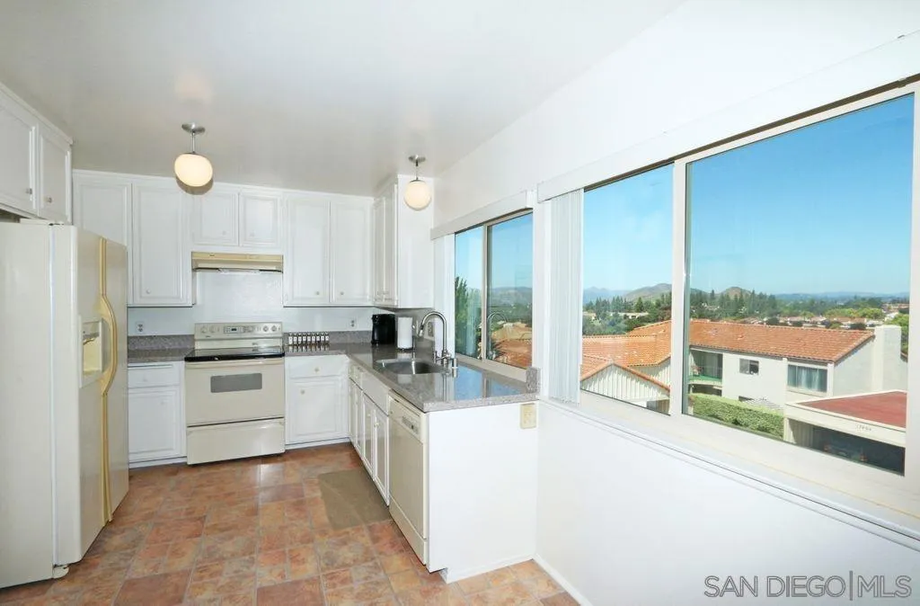 Photo #3: 230022747 Listing 