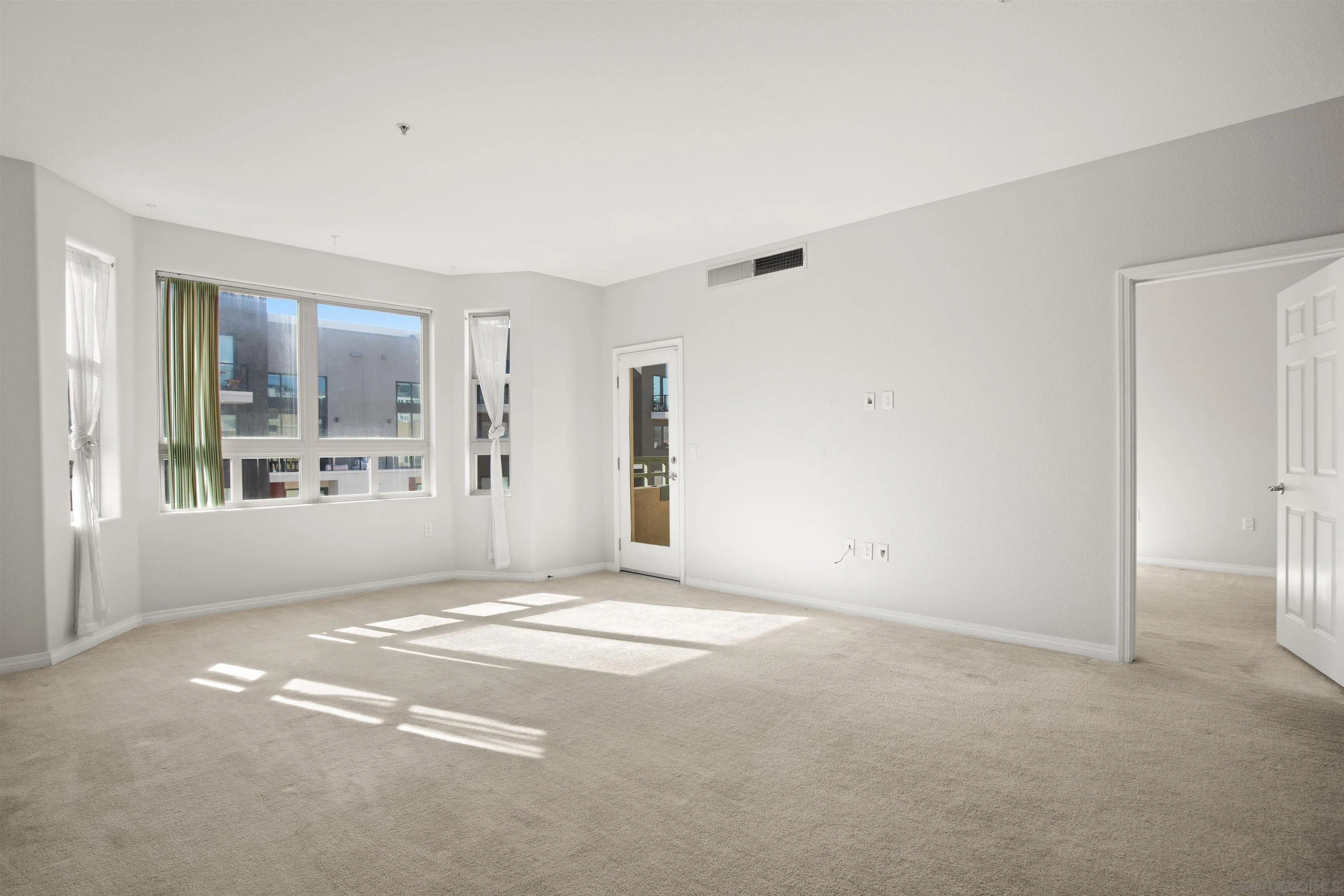 Photo #3: 230022834 Listing 