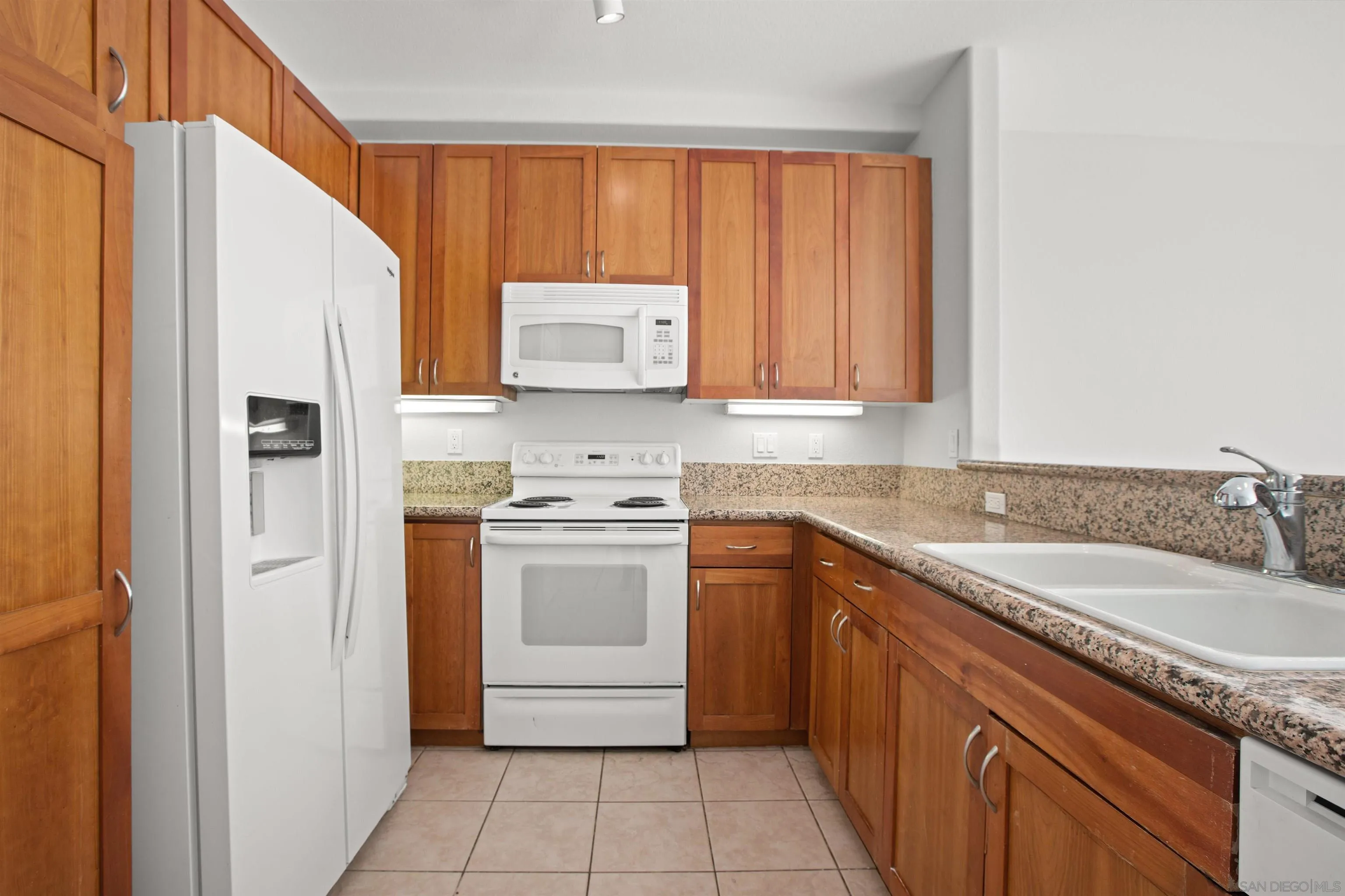 Photo #5: 230022834 Listing 