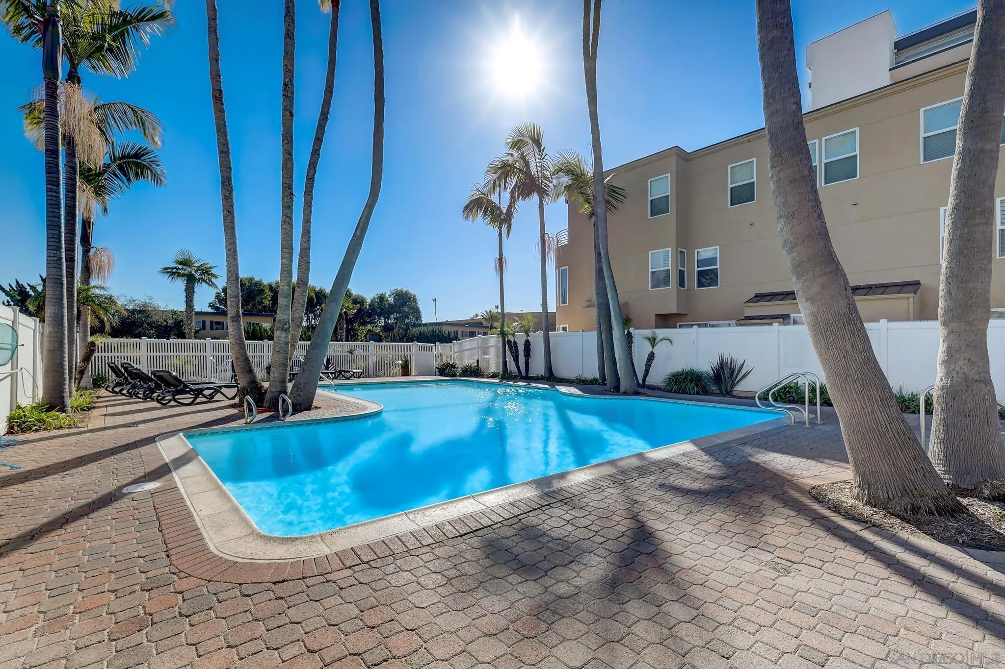 Photo #4: 230022887 Listing 
