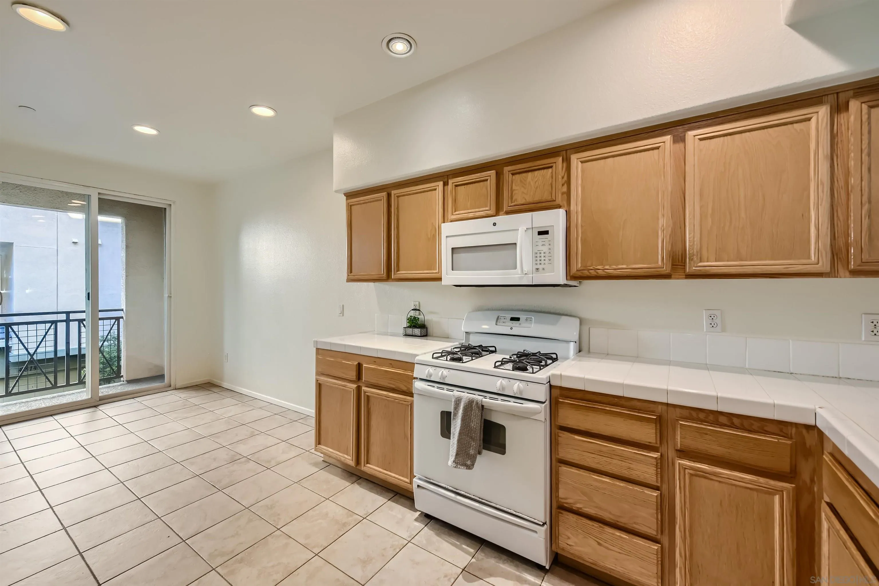 Photo #4: 230022888 Listing 