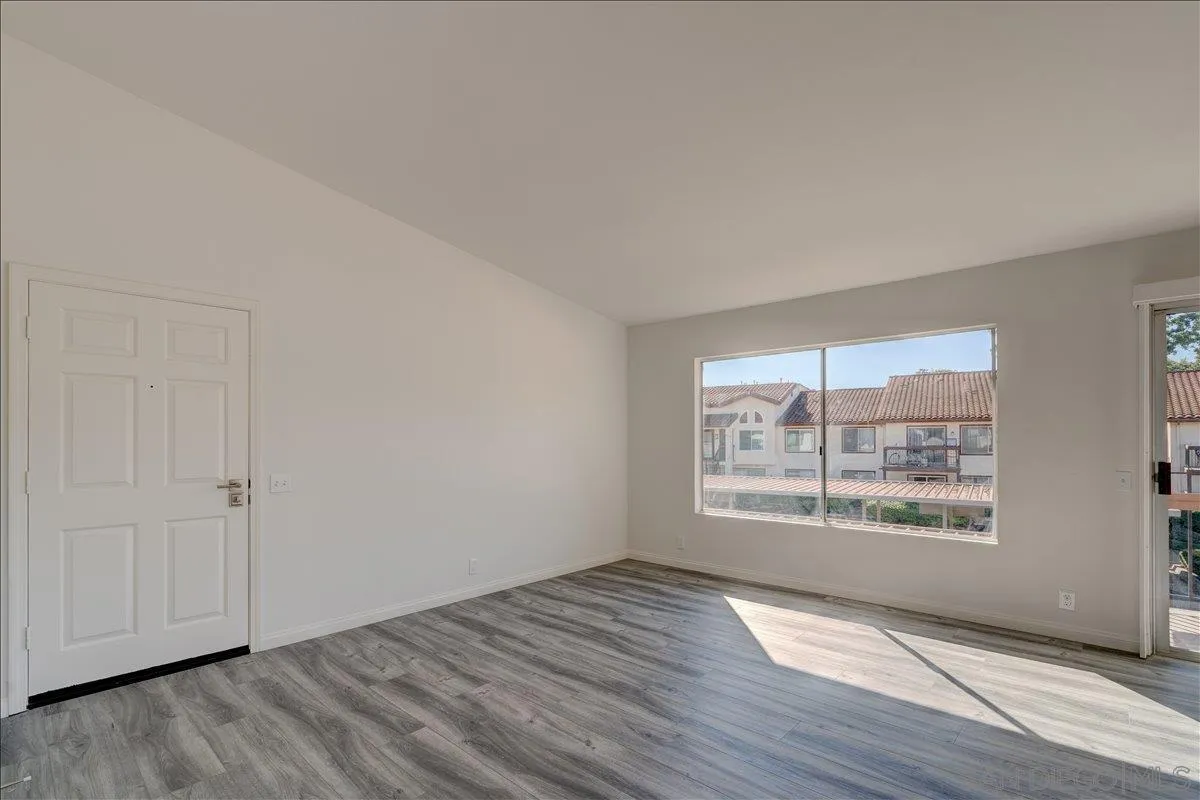 Photo #3: 230022890 Listing 