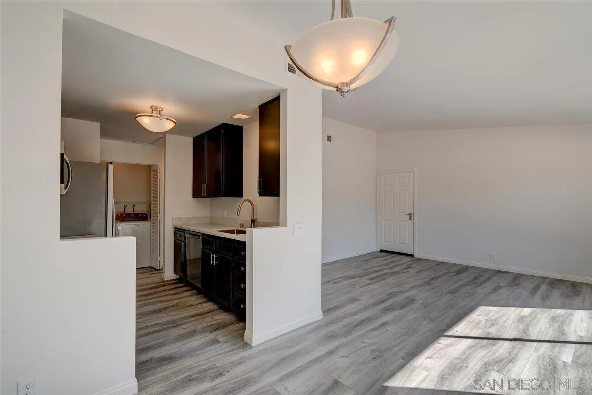 Photo #5: 230022890 Listing 