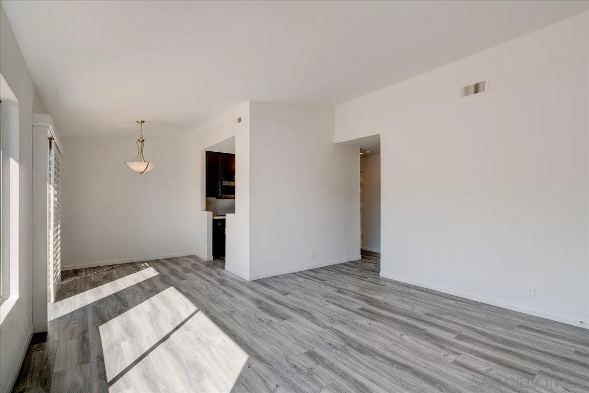 Photo #2: 230022890 Listing 