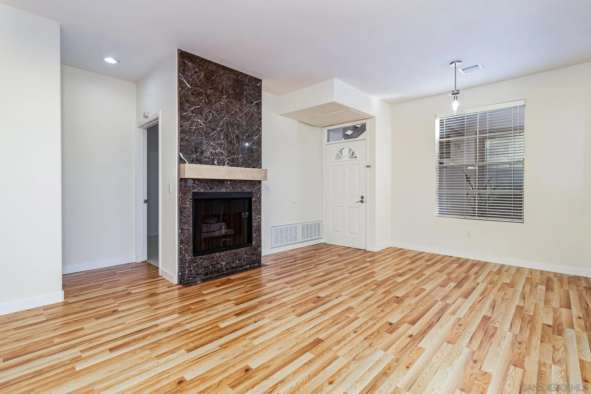 Photo #5: 230022903 Listing 