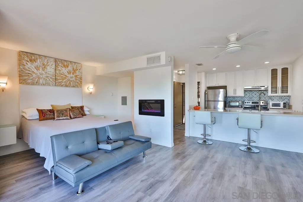 Photo #6: 230022918 Listing 