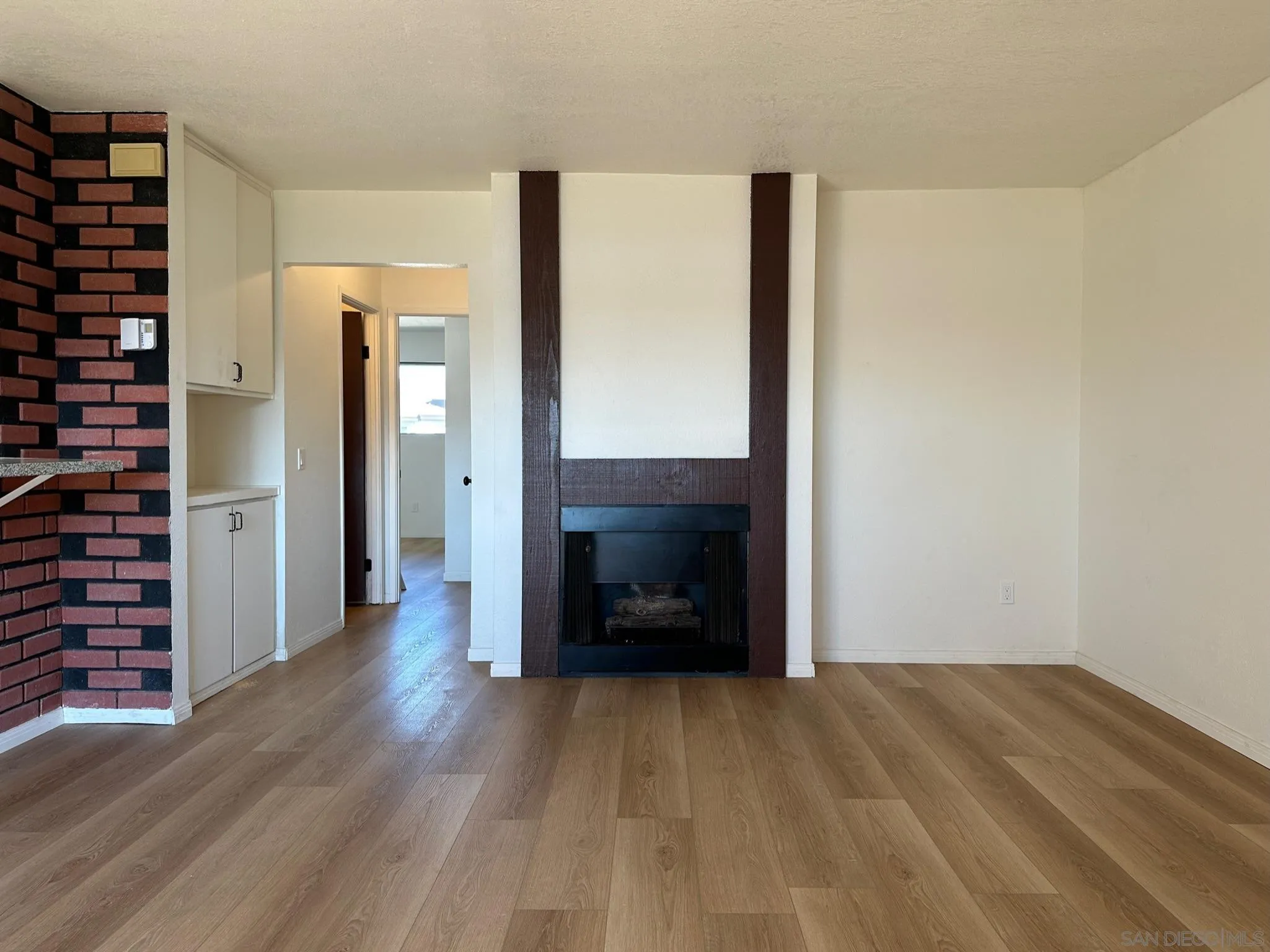 Photo #6: 230022958 Listing 