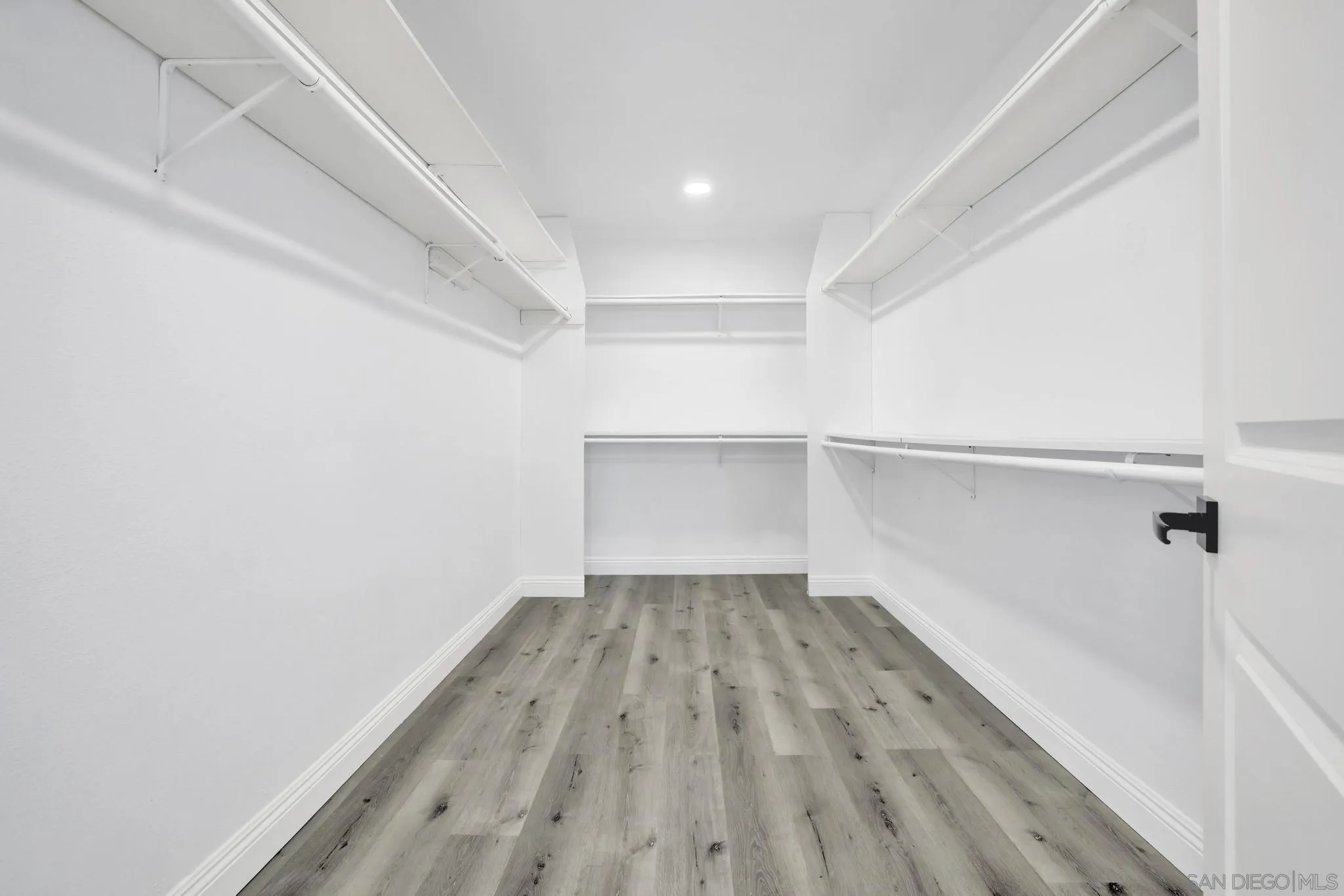 https://cdn.realtyfeed.com/cdn/127/230023007/1e9b8d3bf649c801a77657750acfbba1.webp
