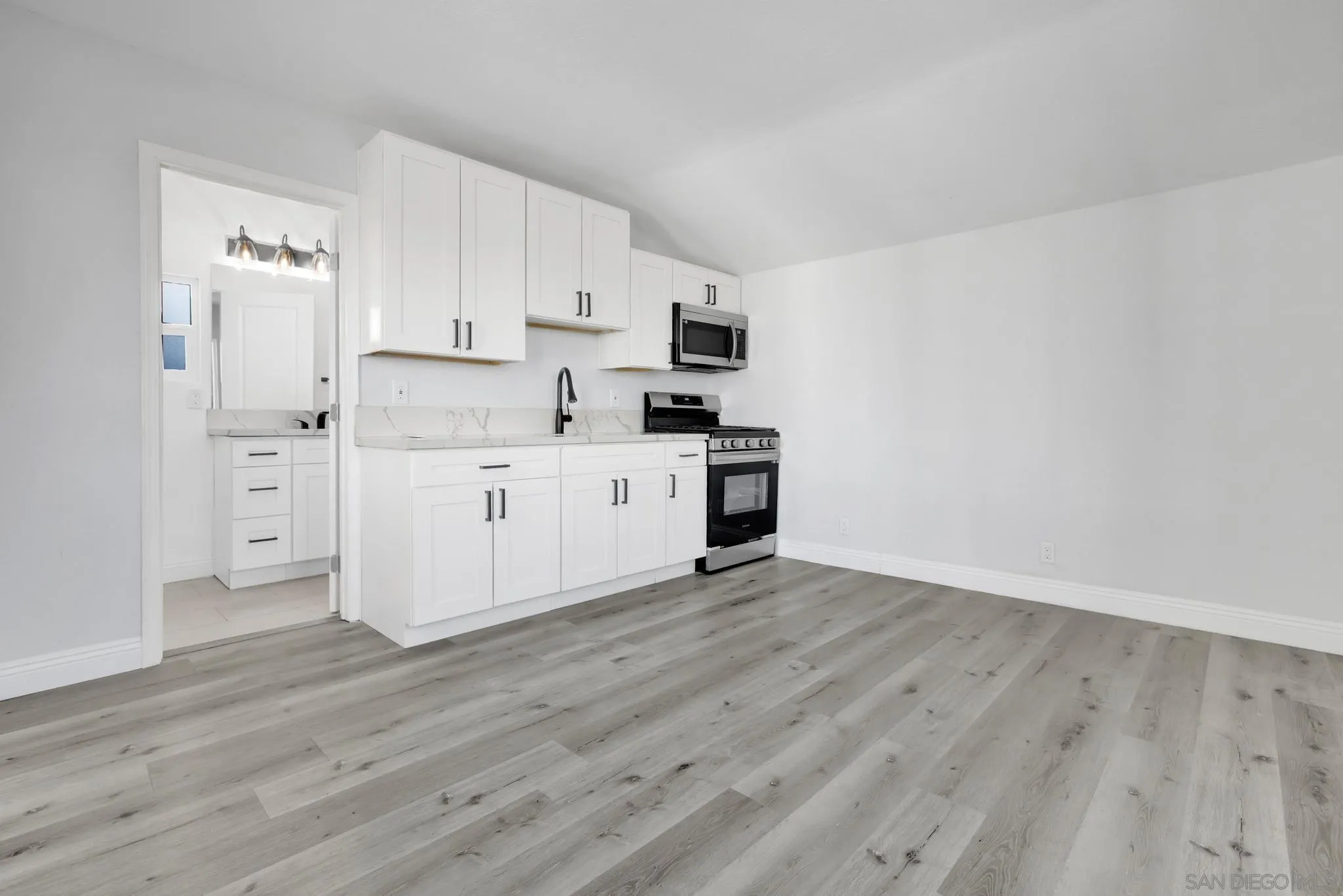 https://cdn.realtyfeed.com/cdn/127/230023007/225197d798691275a86a26437347970f.webp
