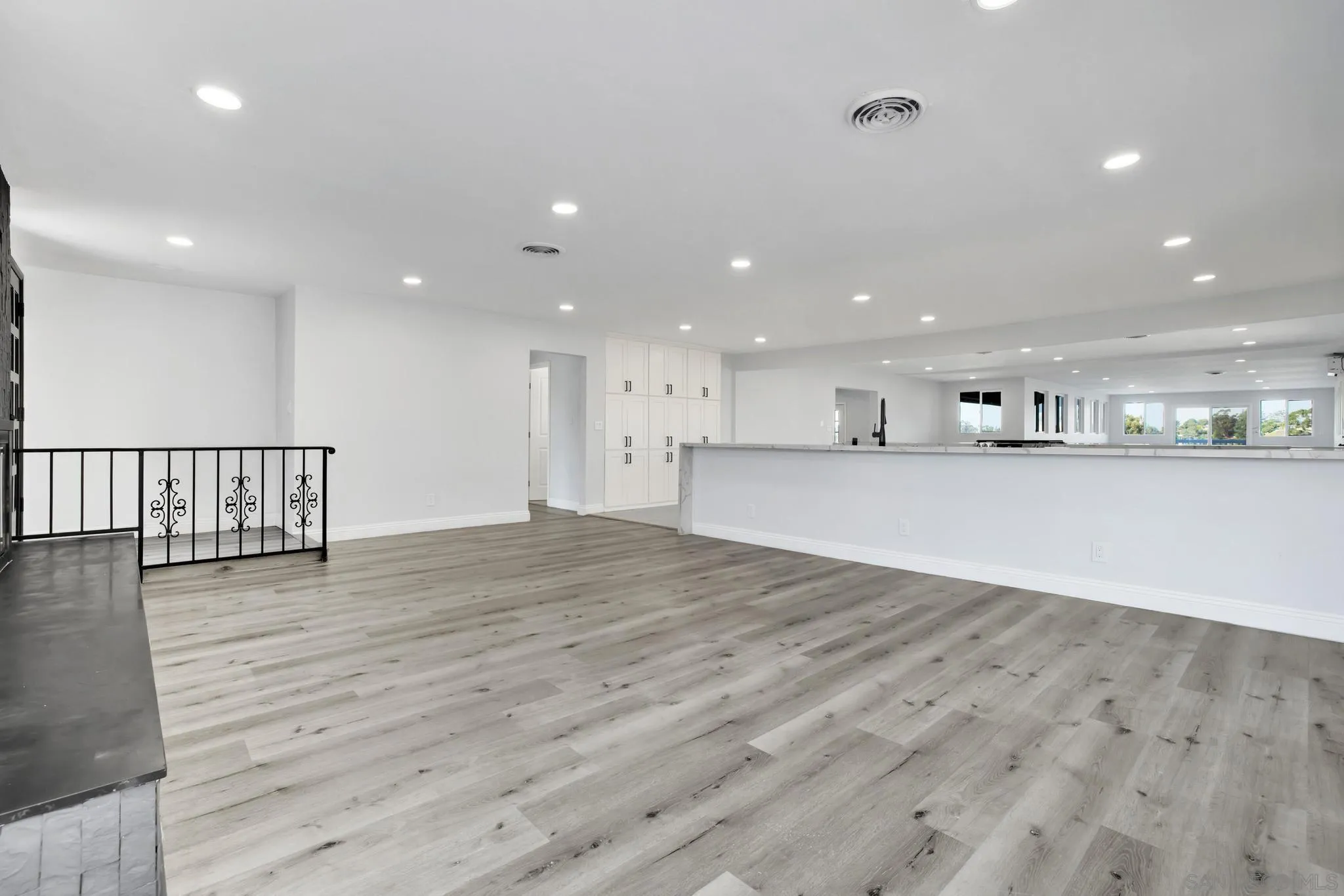 https://cdn.realtyfeed.com/cdn/127/230023007/c21955f45491a625bdd8b156bdd8216e.webp