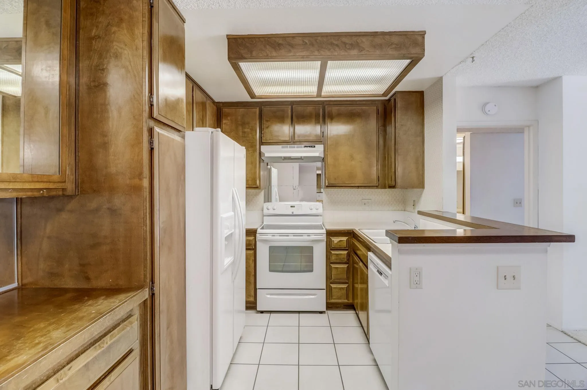 Photo #5: 230023073 Listing 