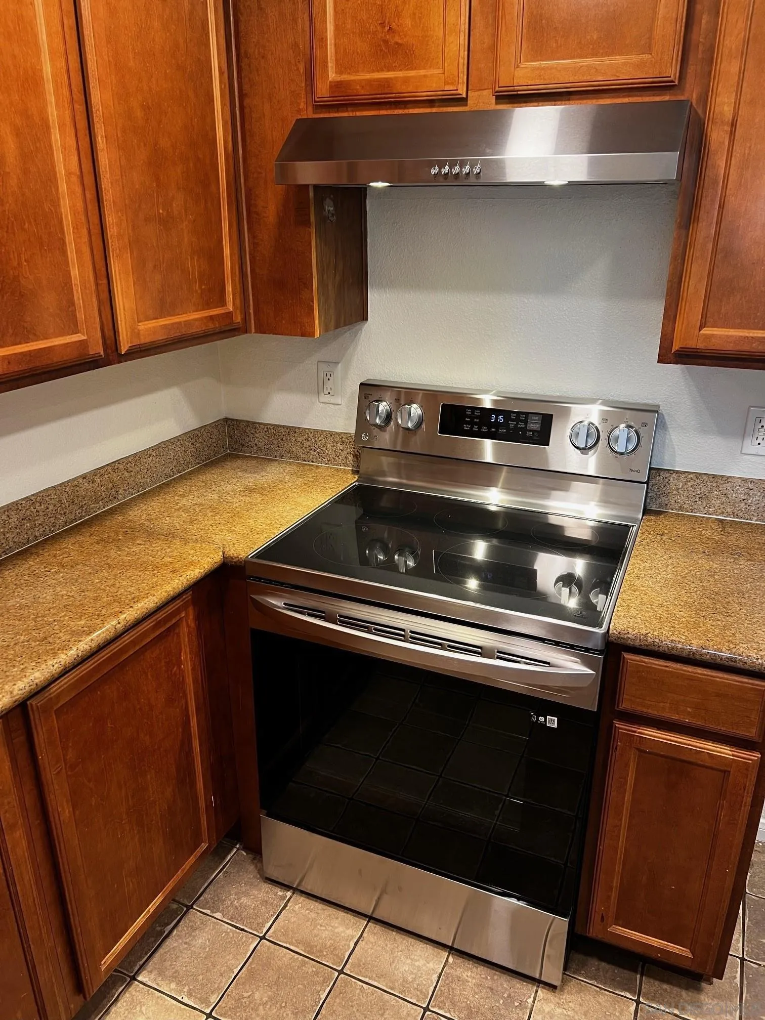 Photo #2: 230023111 Listing 