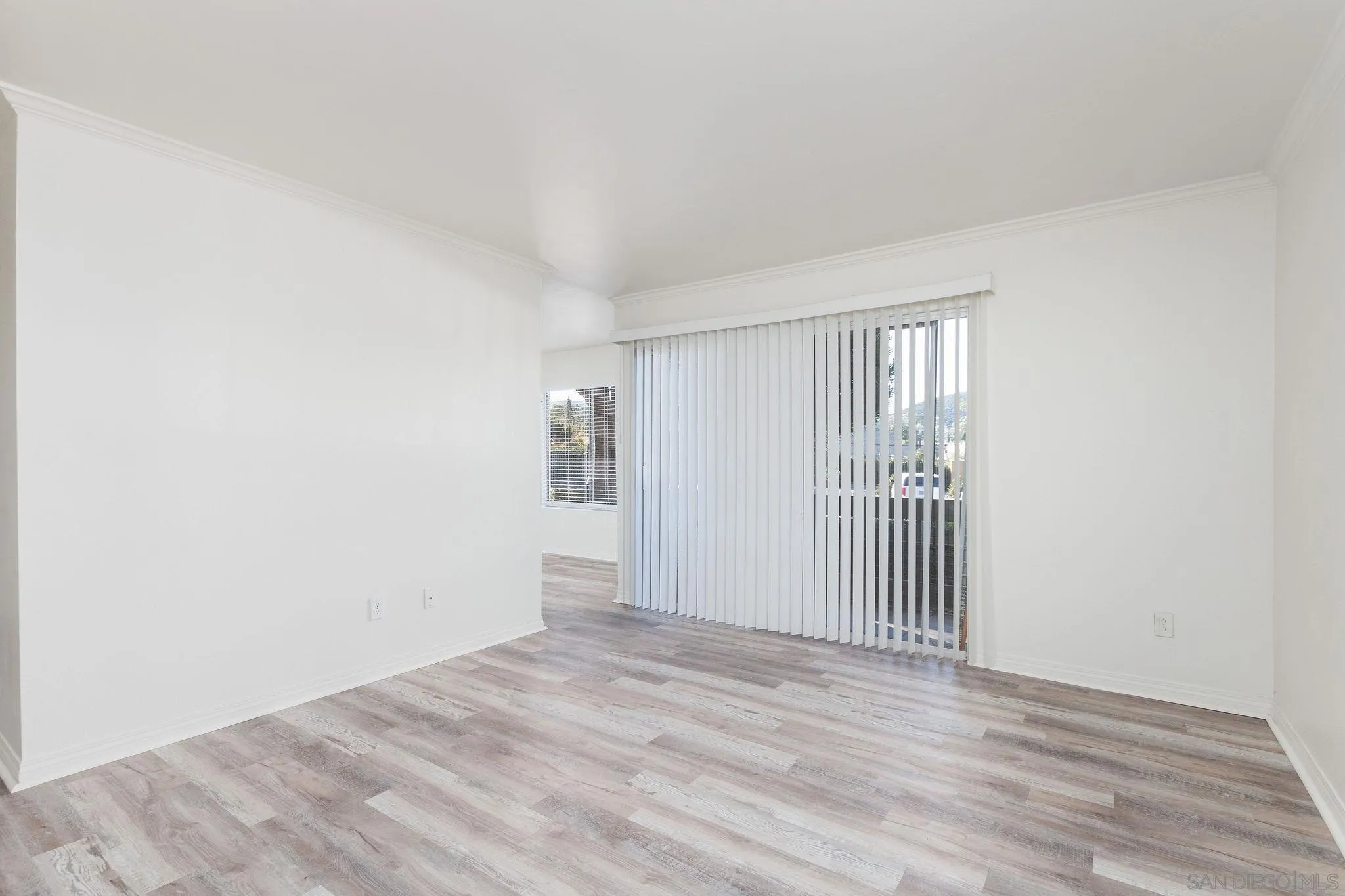 Photo #3: 230023157 Listing 