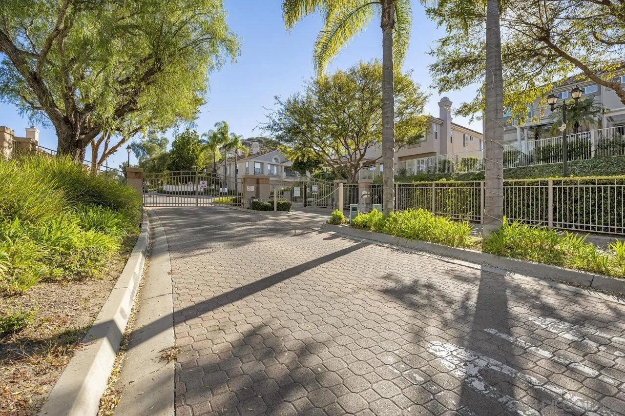 Photo #3: 230023205 Listing 