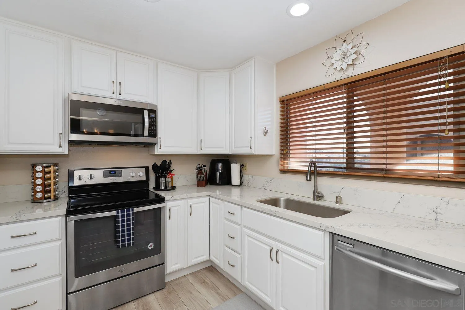 Photo #6: 230023635 Listing 