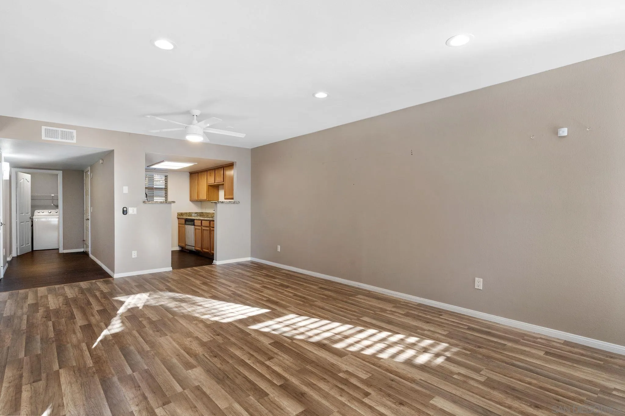 Photo #3: 230023649 Listing 