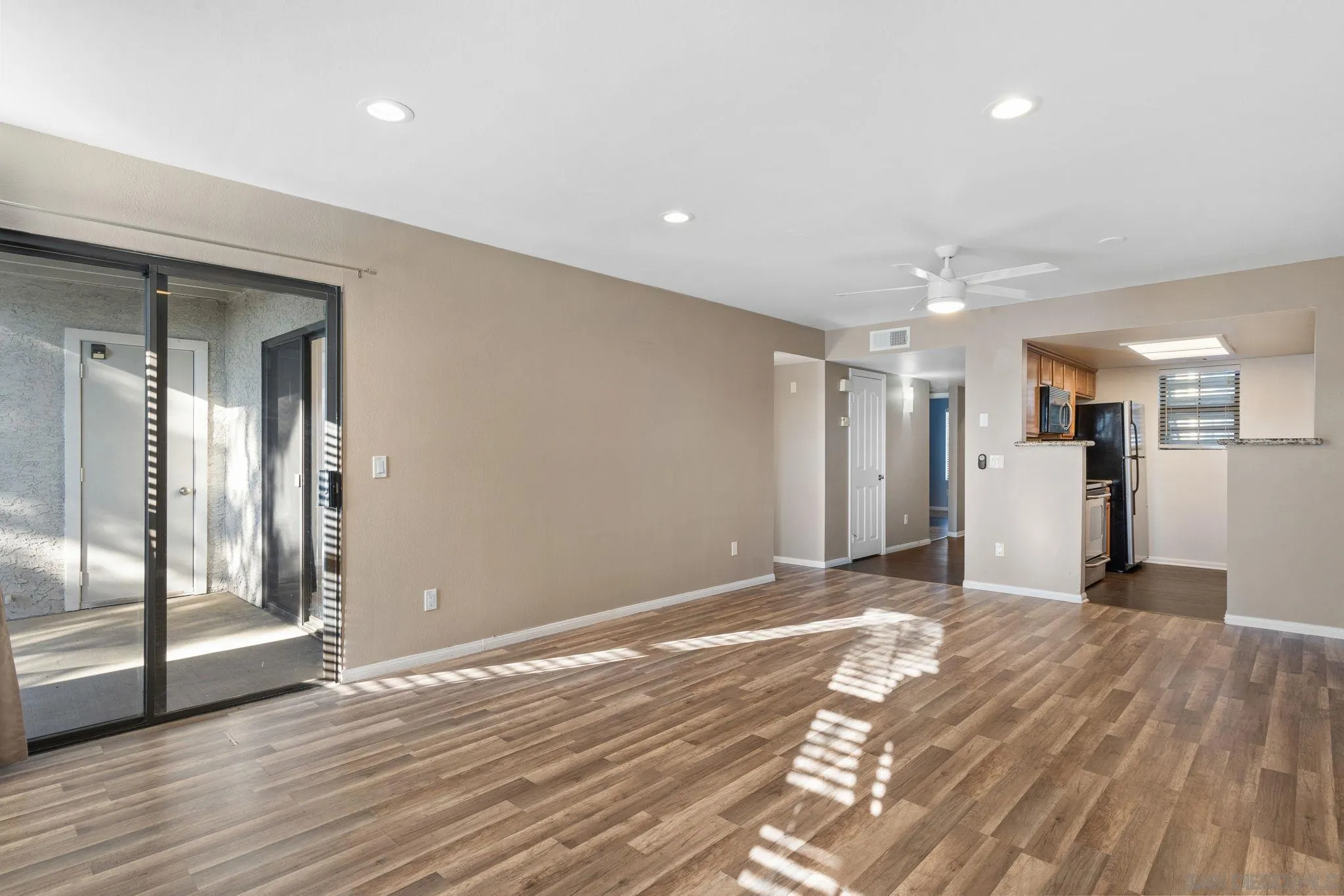 Photo #4: 230023649 Listing 