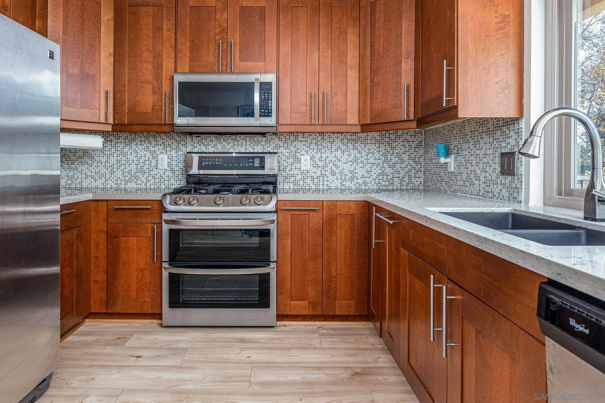 Photo #5: 230023818 Listing 