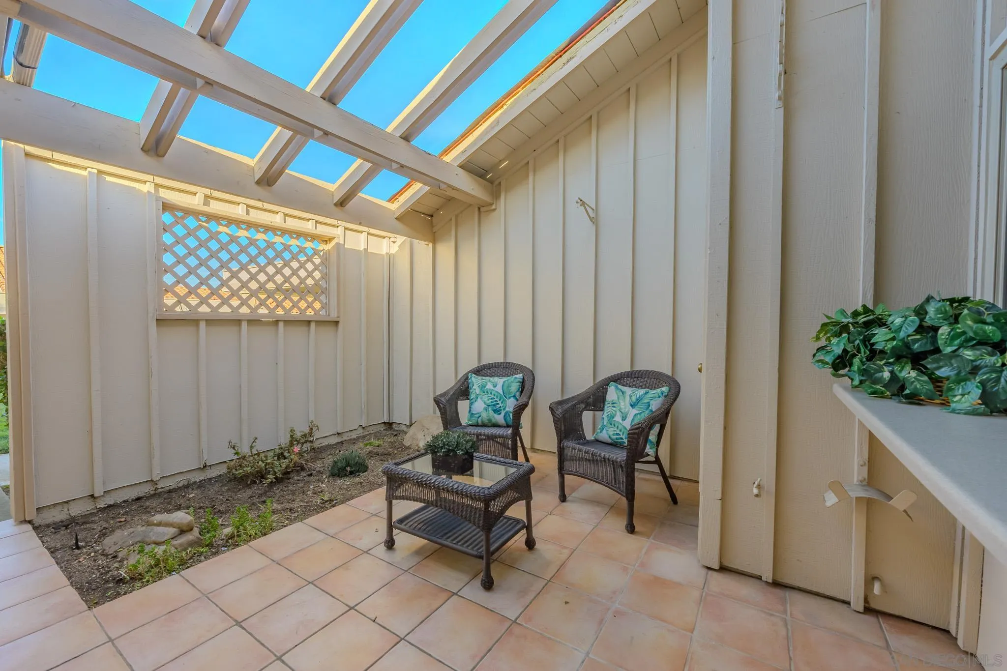 Photo #2: 230024085 Listing 