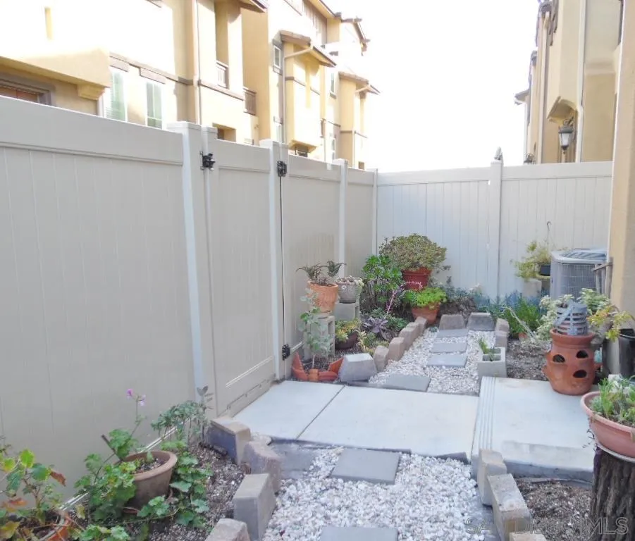 Photo #3: 230024157 Listing 