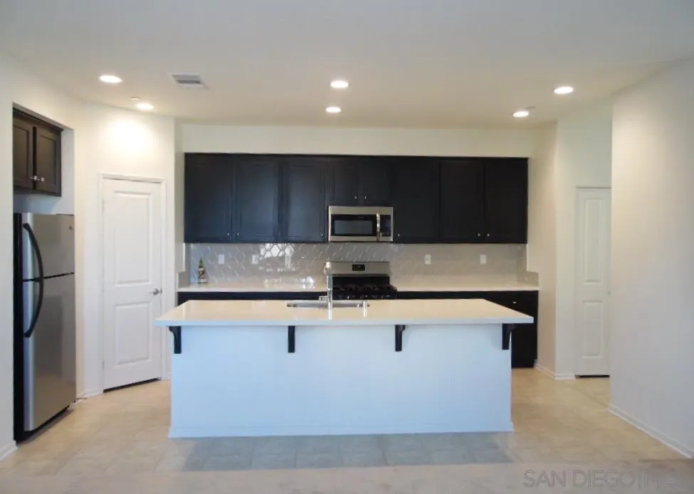 Photo #4: 230024157 Listing 