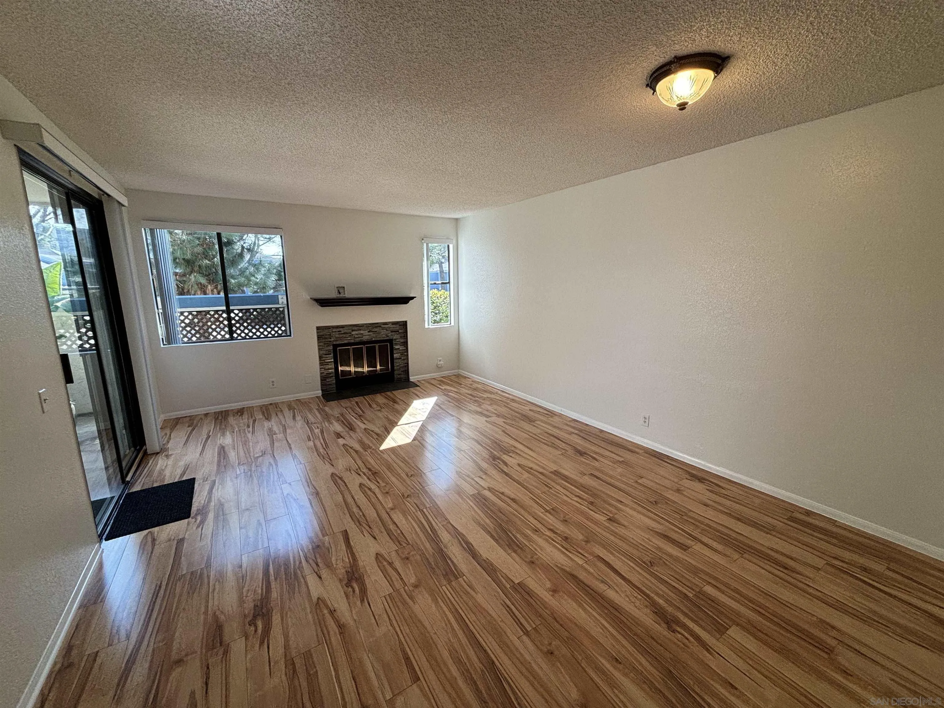 Photo #2: 230024231 Listing 