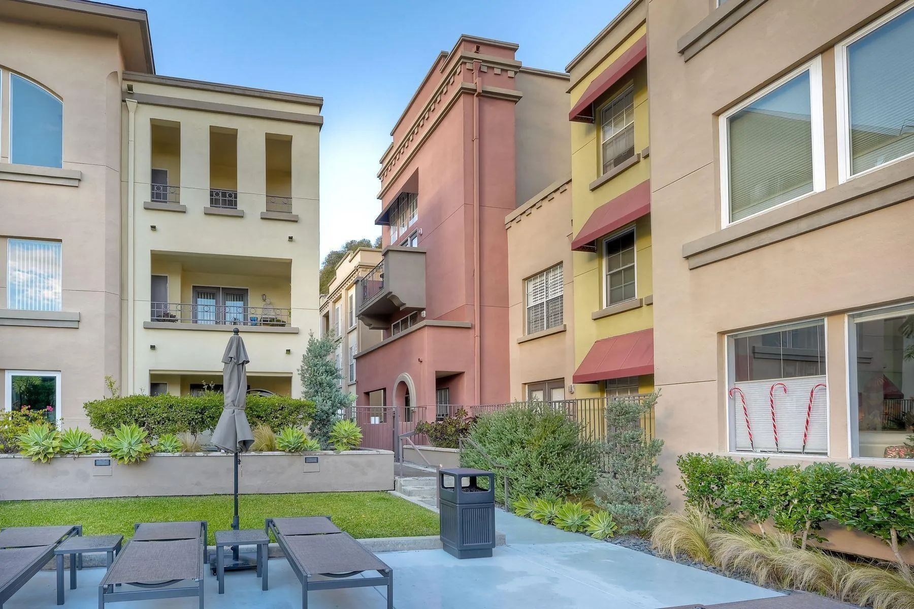 Photo #2: 230024323 Listing 