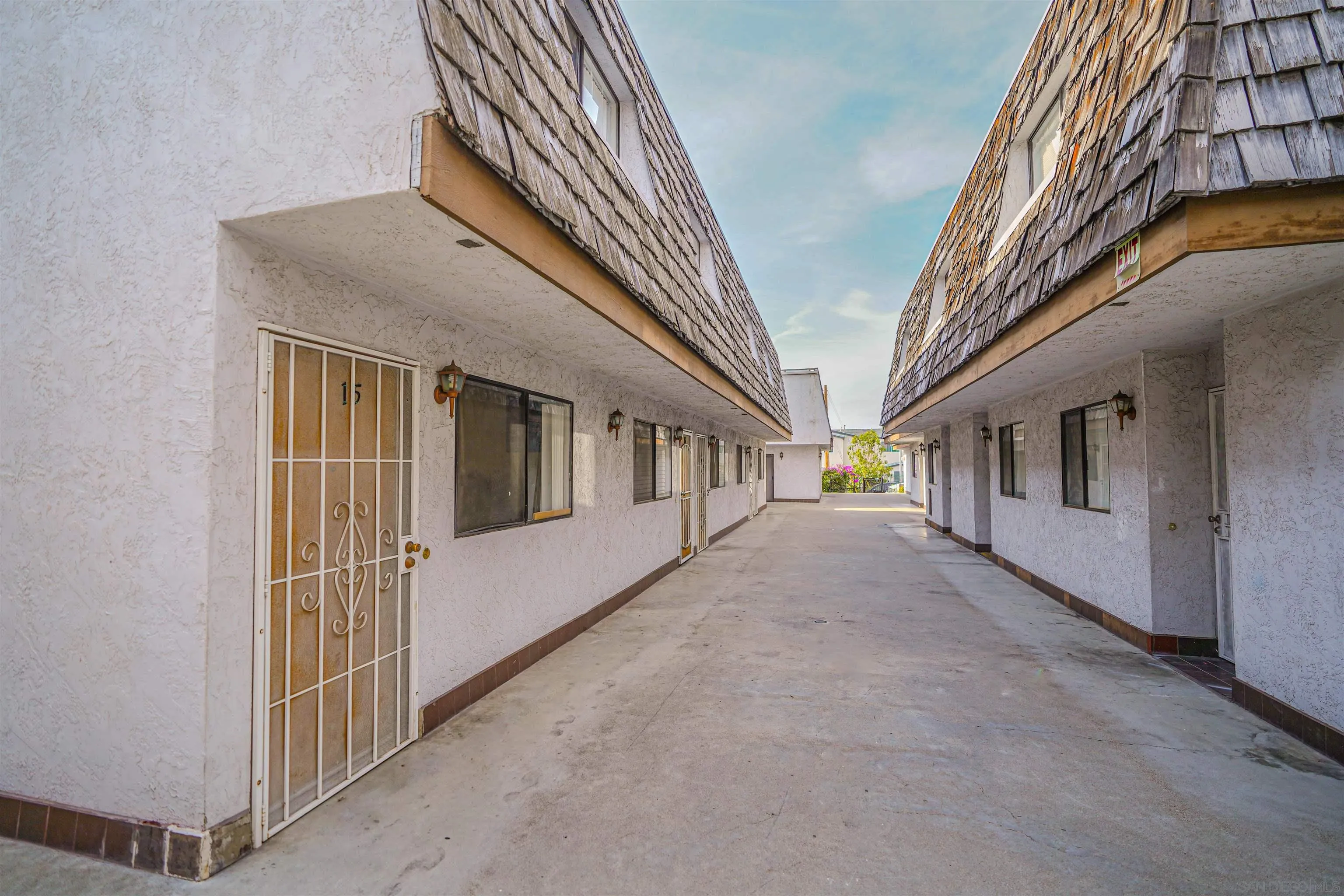 Photo #5: 230024335 Listing 
