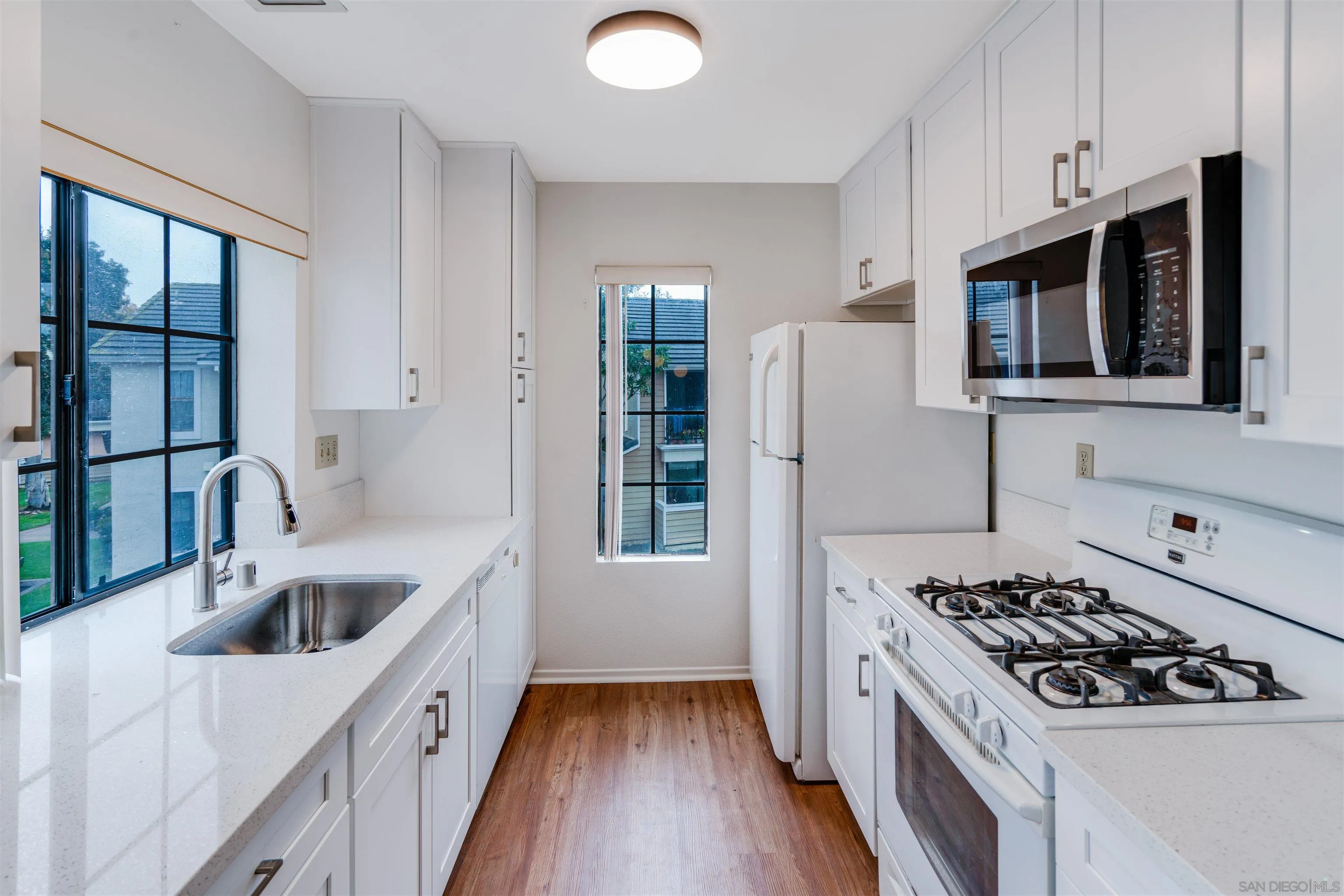 Photo #5: 230024343 Listing 