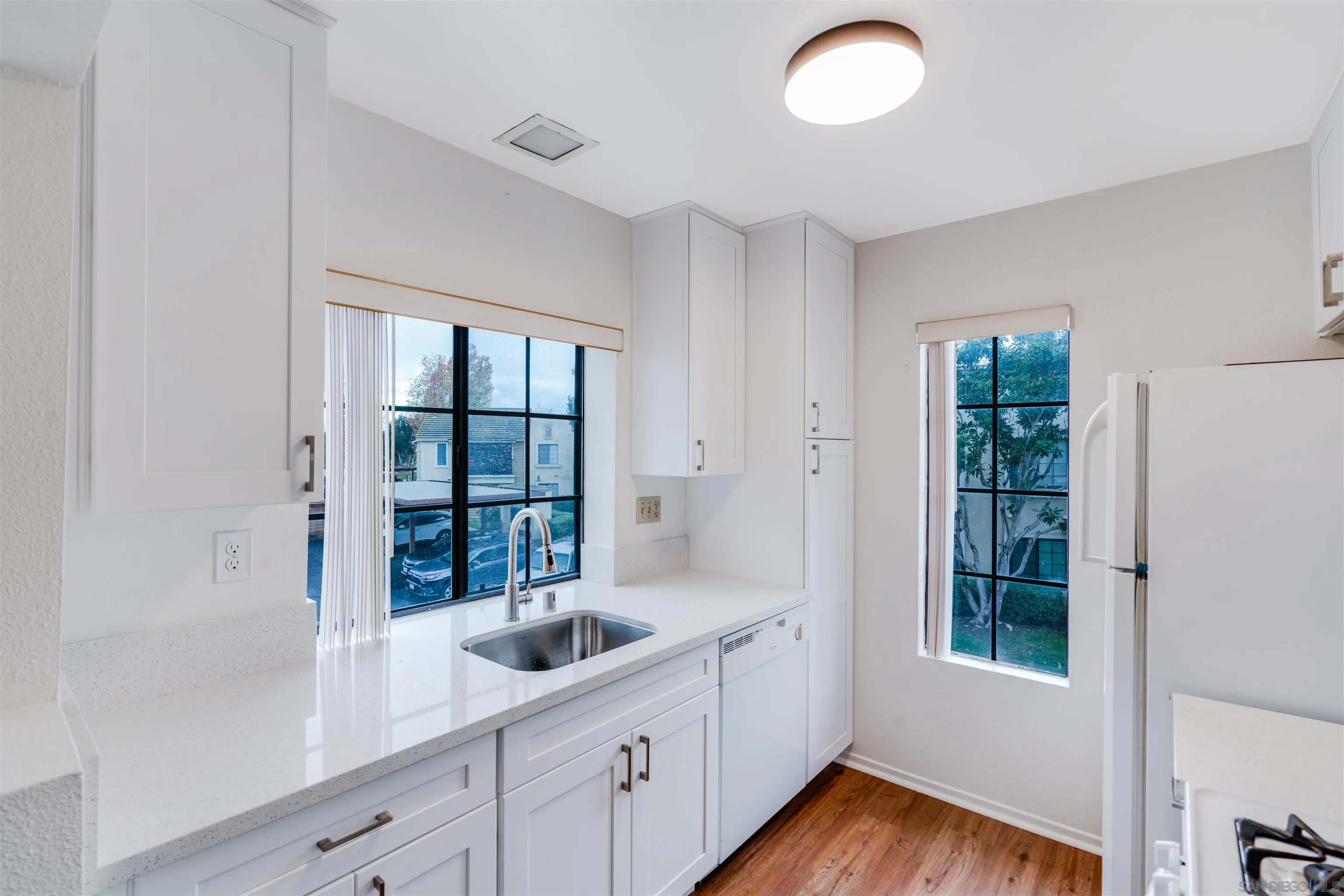 Photo #6: 230024343 Listing 