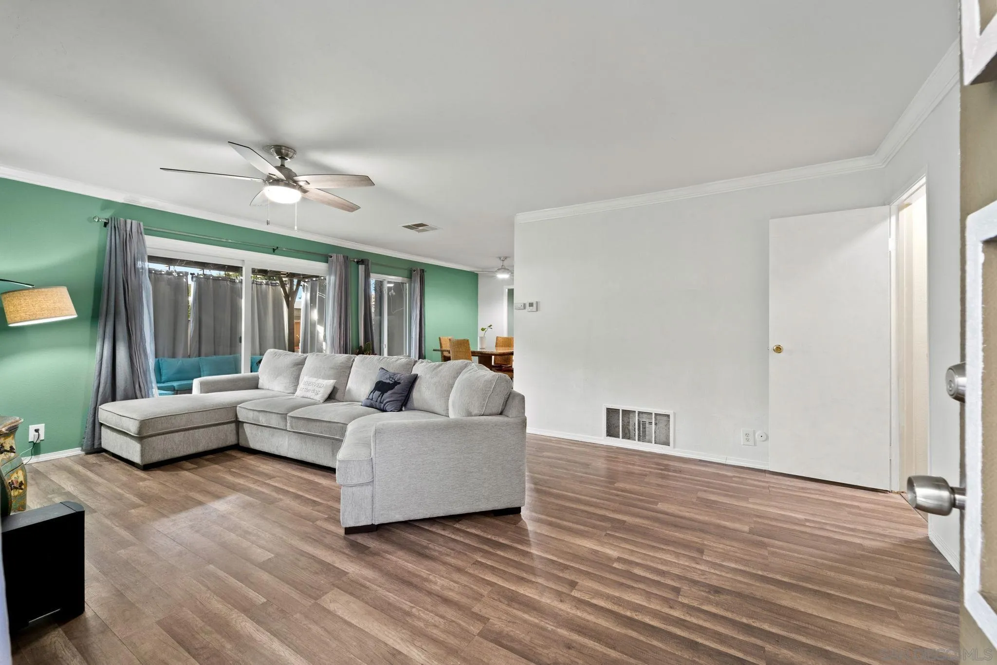 Photo #3: 230024407 Listing 
