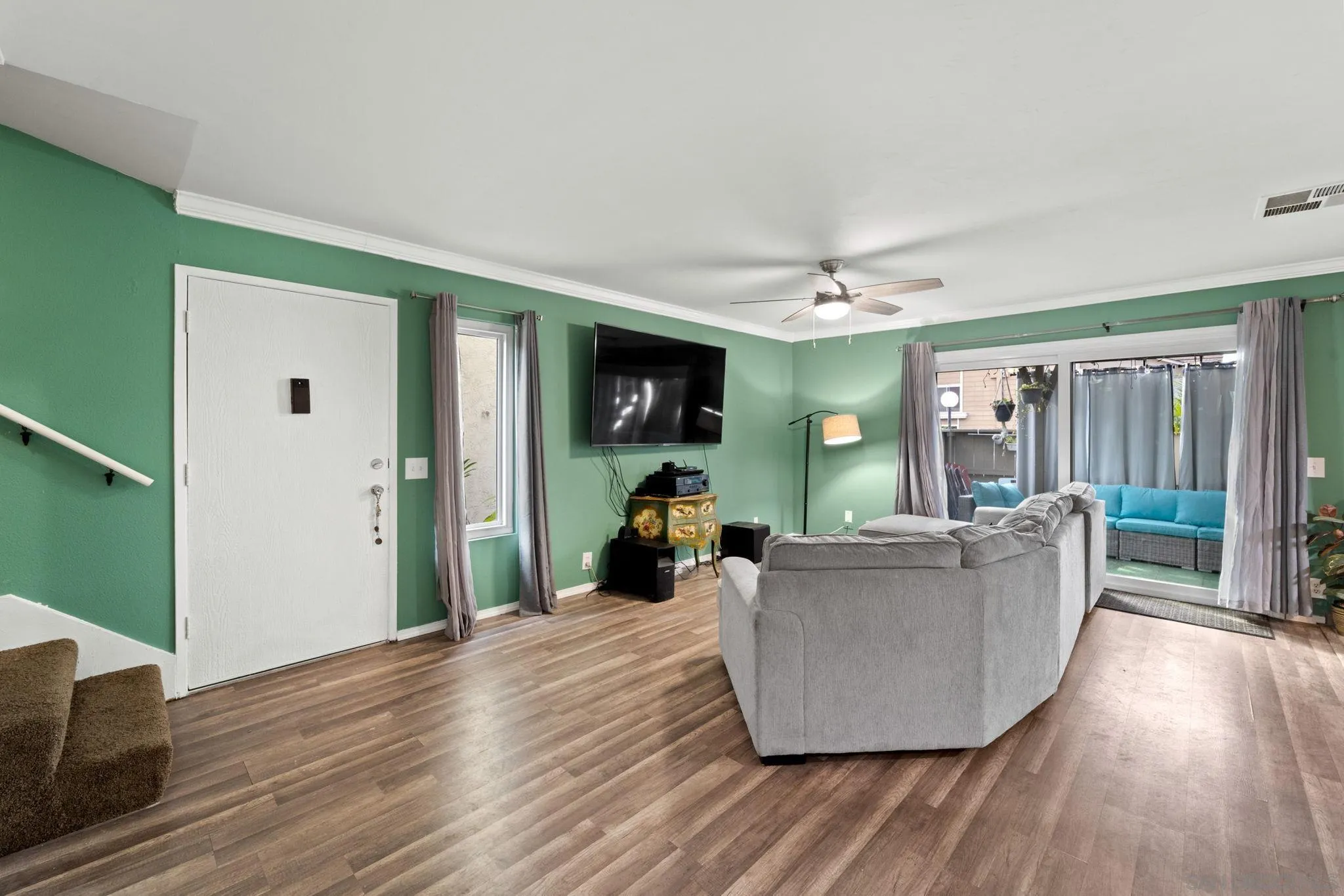 Photo #5: 230024407 Listing 