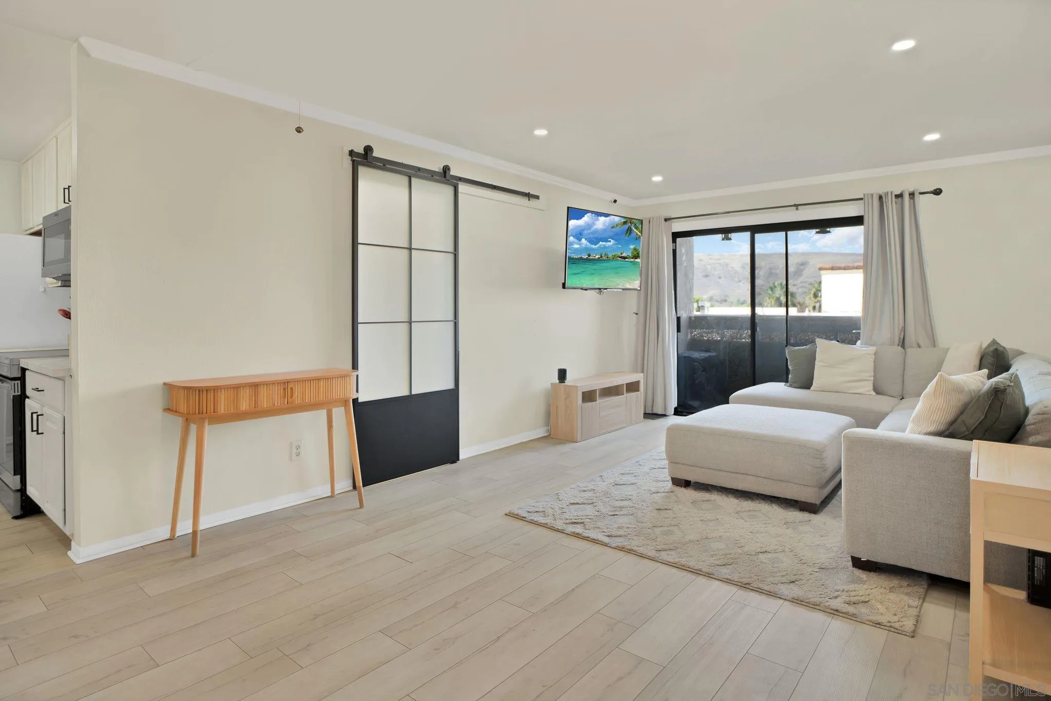 Photo #2: 240000011 Listing 