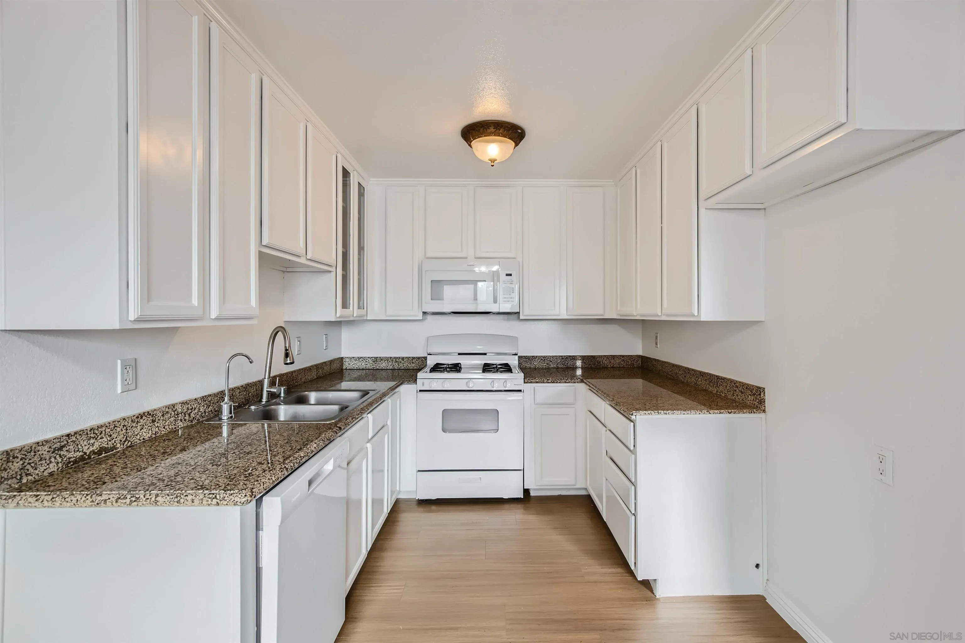 Photo #5: 240000027 Listing 