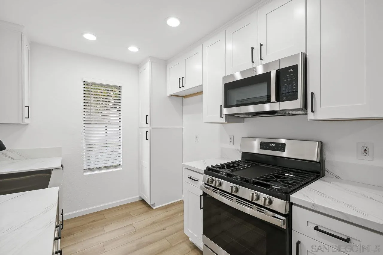 Photo #3: 240000235 Listing 