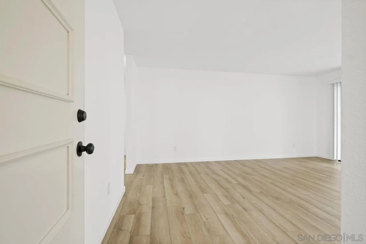 Photo #6: 240000235 Listing 
