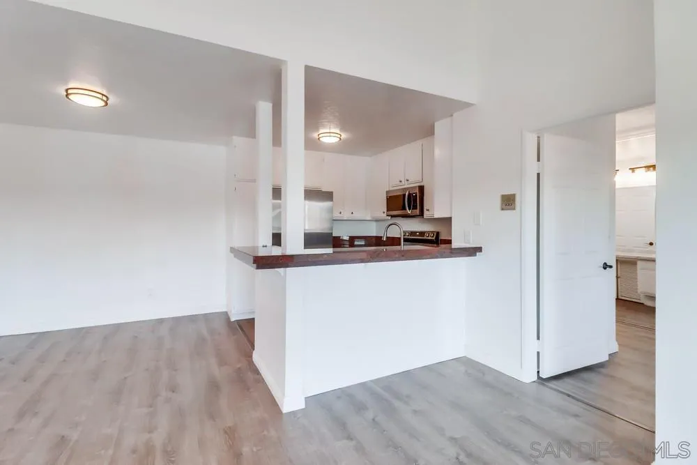 Photo #5: 240000363 Listing 