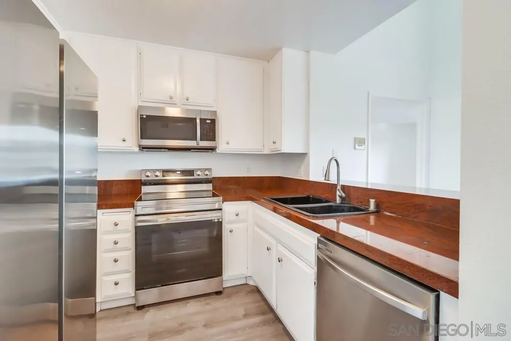 Photo #3: 240000363 Listing 