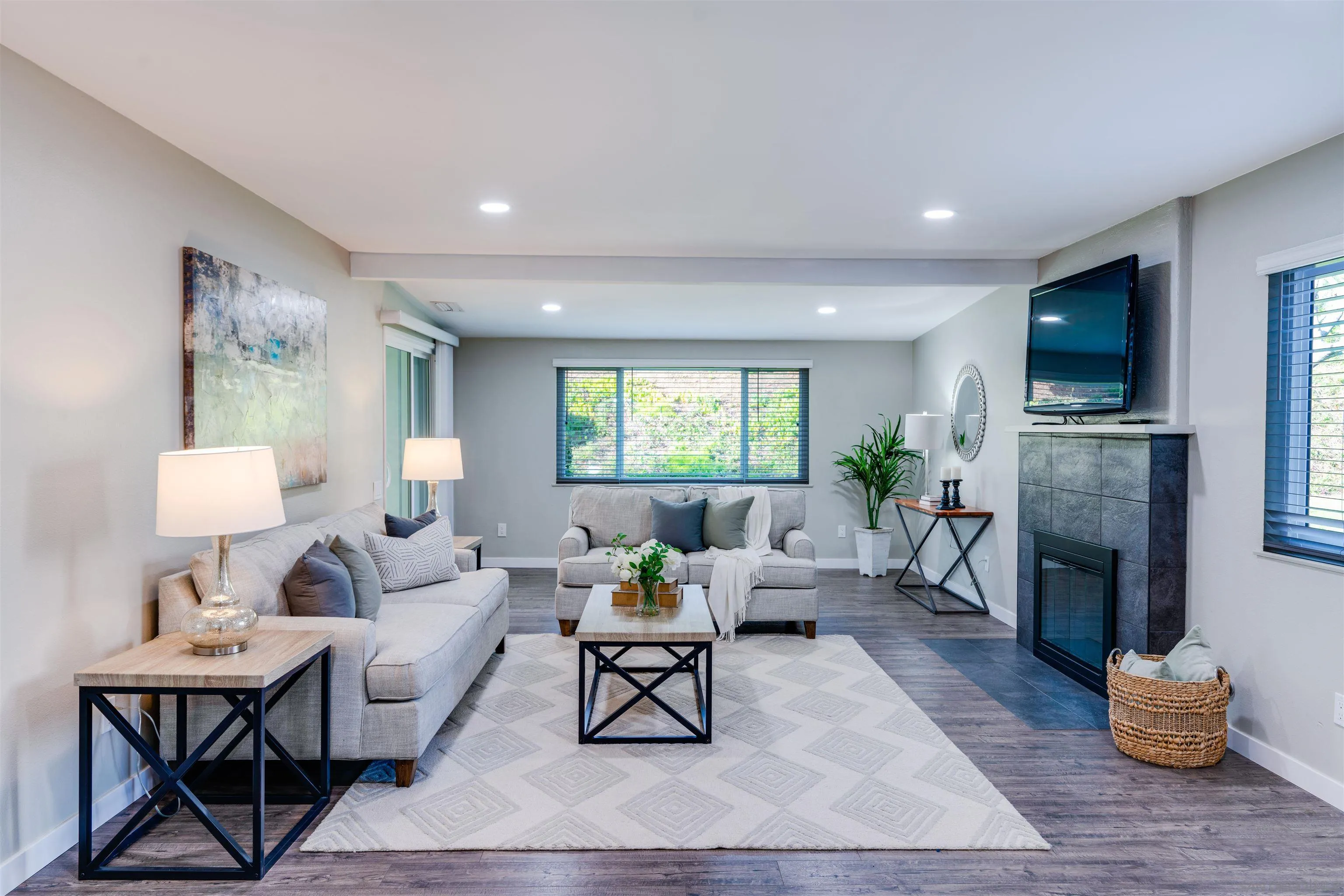 Photo #3: 240000453 Listing 